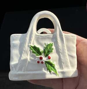 Vintage Inarco Small mini 3" holly ceramic handled basket E- 6785 w/seal EUC S1